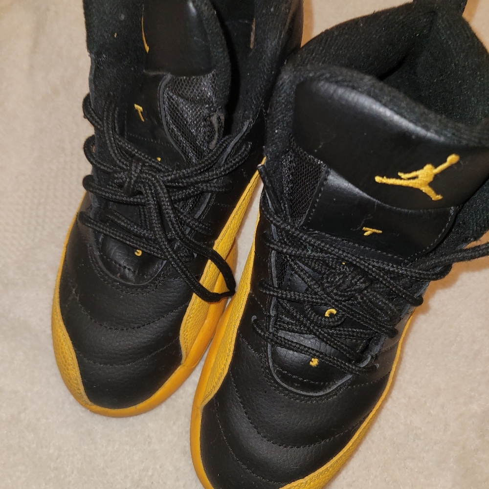 Jordan 12 RetroBlack University Gold (GS) KIDS 2.5